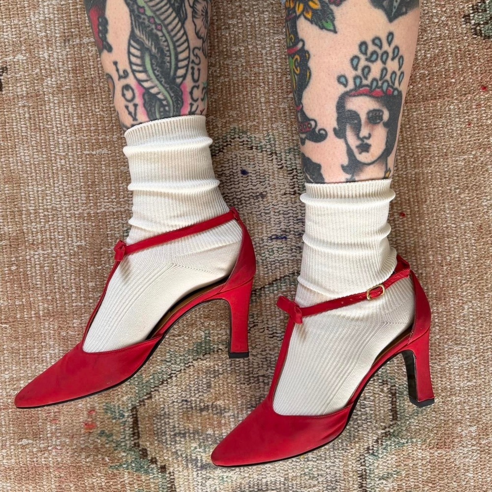 Vintage Kenneth Cole New York Red Satin T-Strap Bow Heels Made in Italy Size 7
